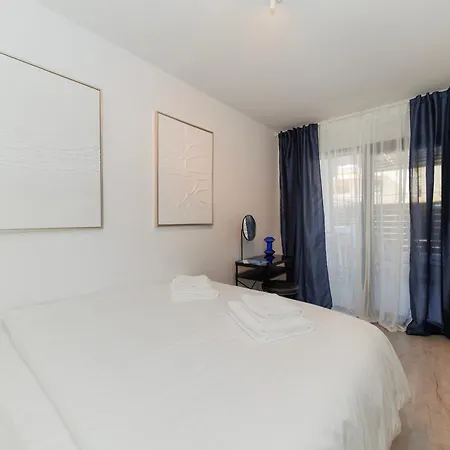 Stars Premium By Belmont Realty アパート ザダル