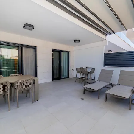 Stars Premium By Belmont Realty * ザダル