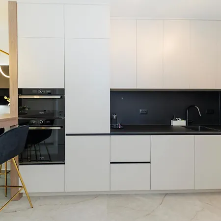 Stars Premium By Belmont Realty Apartman