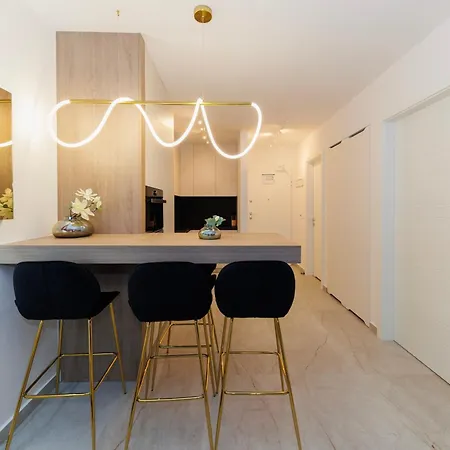 Stars Premium By Belmont Realty Apartman