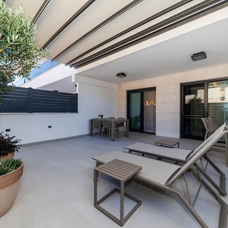 Stars Premium By Belmont Realty דירה *